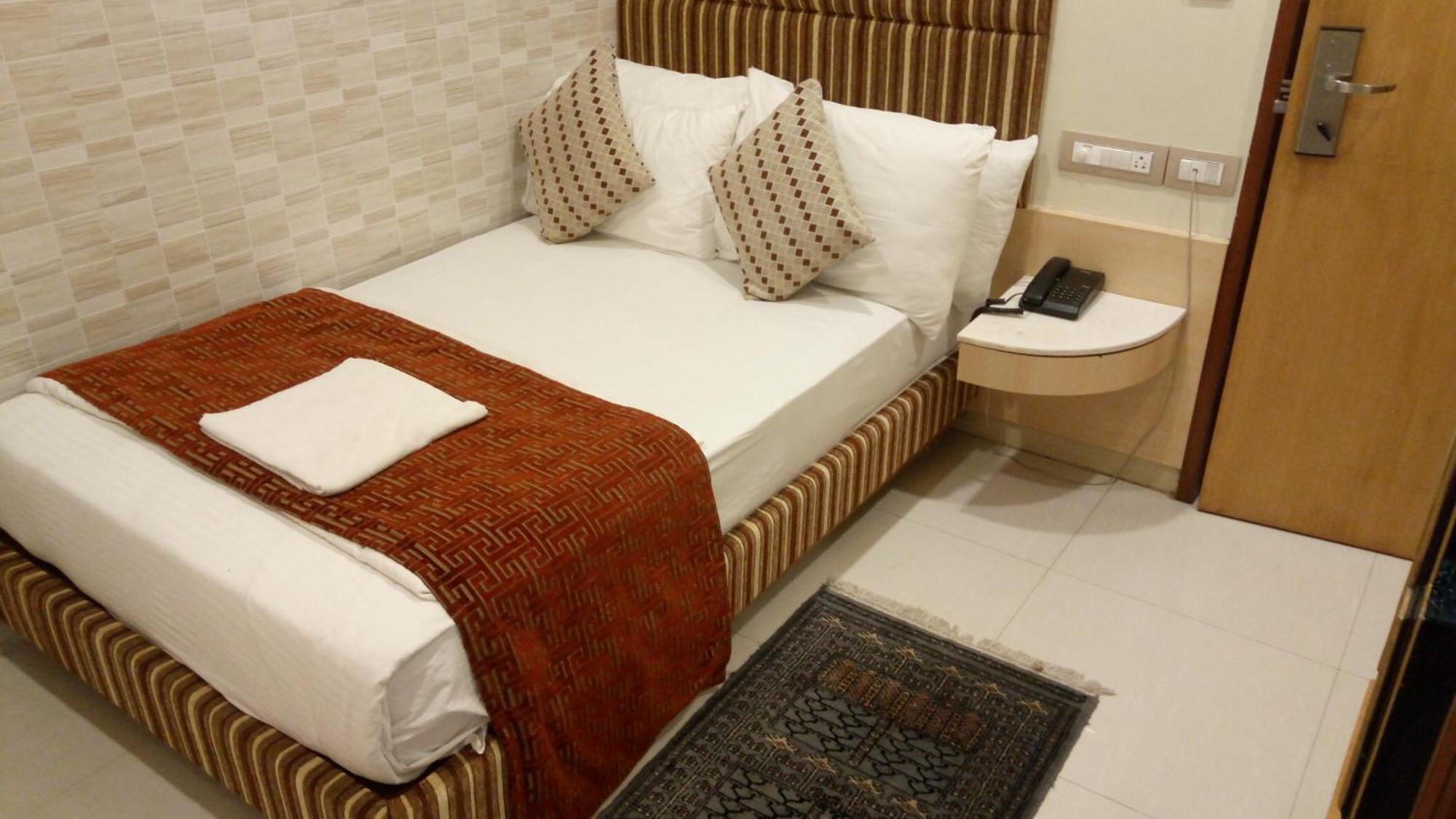 Bentley Hotel Marine Drive Bombaim Exterior foto