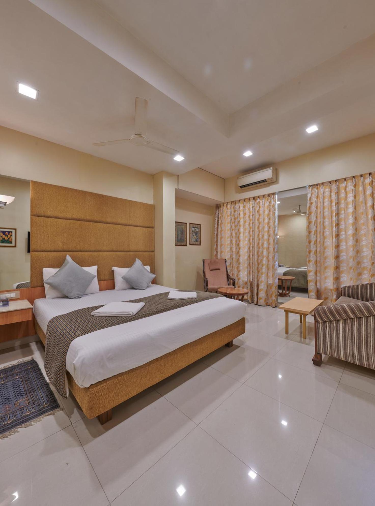 Bentley Hotel Marine Drive Bombaim Exterior foto