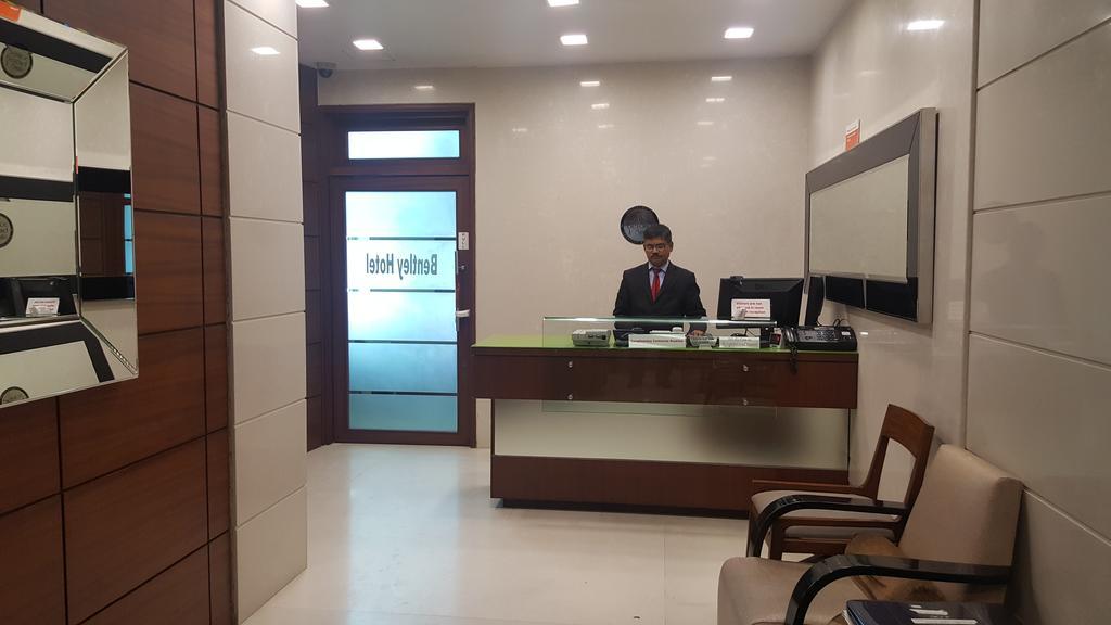 Bentley Hotel Marine Drive Bombaim Exterior foto